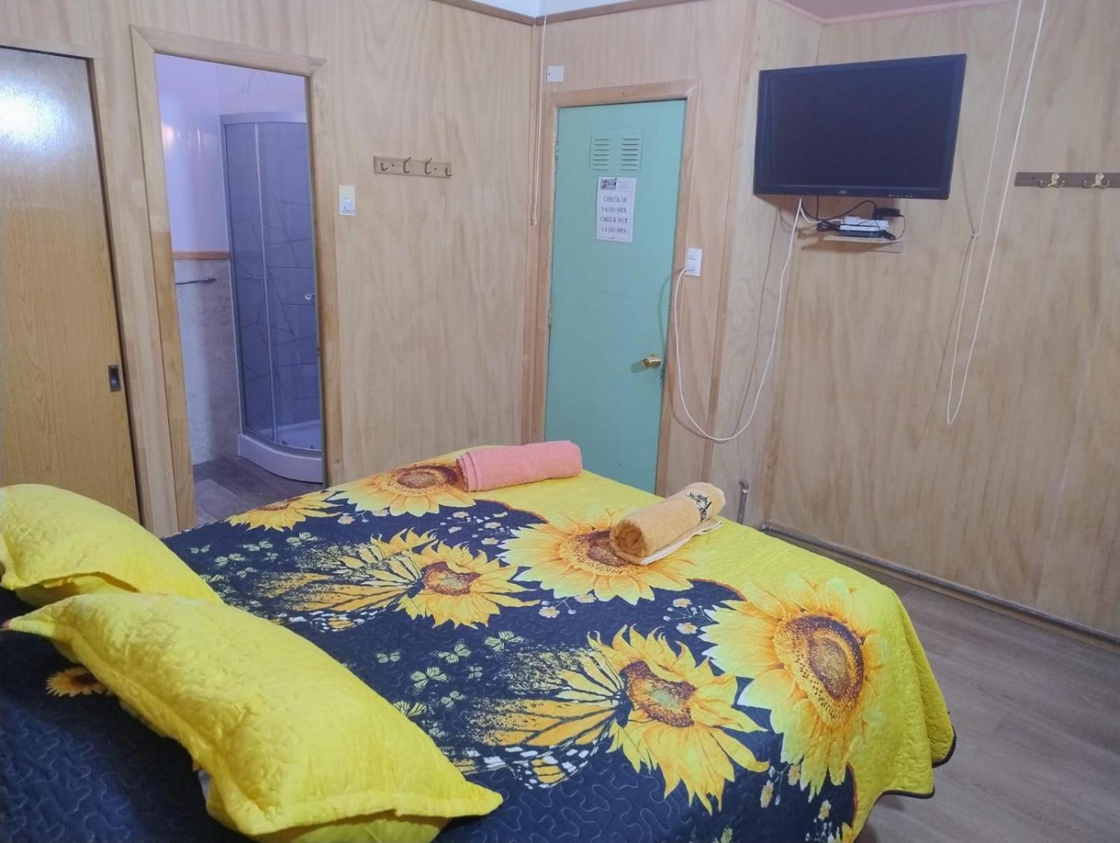 Hostal Y Residencial El Mundial ปวยร์โตนาตาเลส ภายนอก รูปภาพ